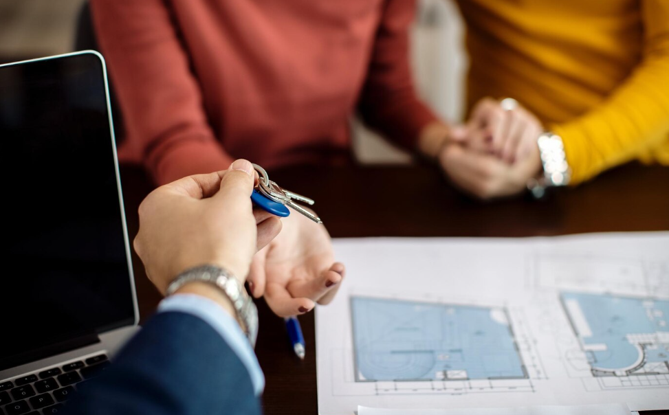 Nuda propiedad y derecho de reversión definición, características y